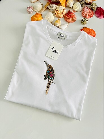 TAŞ İŞLEMELİ TSHIRT