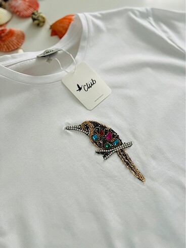 m Beden beyaz Renk TAŞ İŞLEMELİ TSHIRT