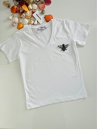 ÖNÜ TAŞ İŞLEMELİ TSHIRT