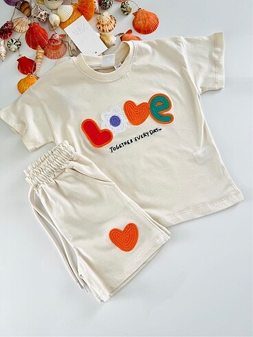 Zara LOVE İŞLEMELİ ŞORTLU TAKIM