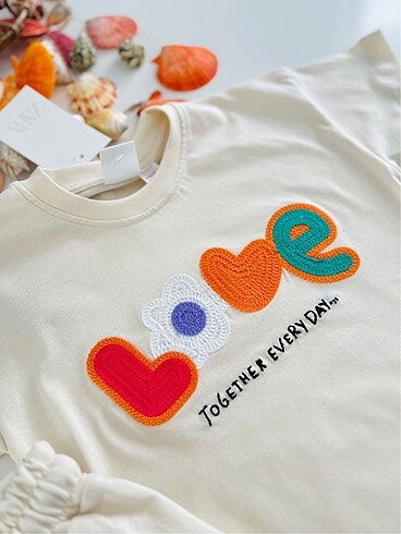 9 Yaş Beden LOVE İŞLEMELİ ŞORTLU TAKIM