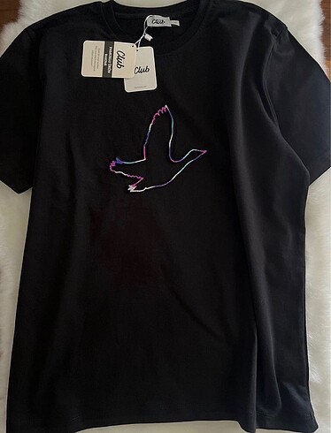 m Beden SİYAH ÖNÜ DESENLİ TSHIRT