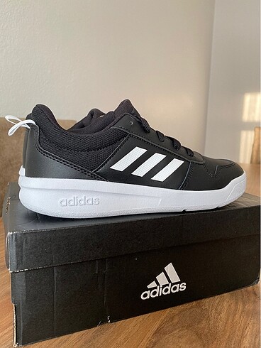 Adidas spor ayakkabı