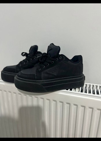 Prada 36,5