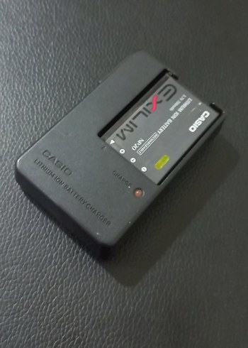 Casio Siyah Pil ve Şarj Cihazı