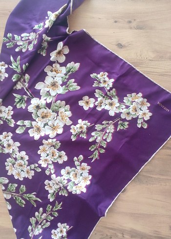 Armine Farklı markalarda polyester eşarp