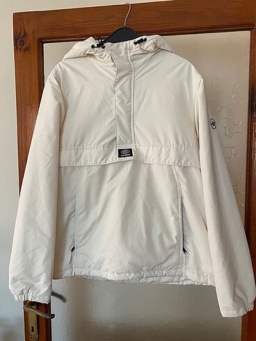 Pull and Bear Kanguru mont