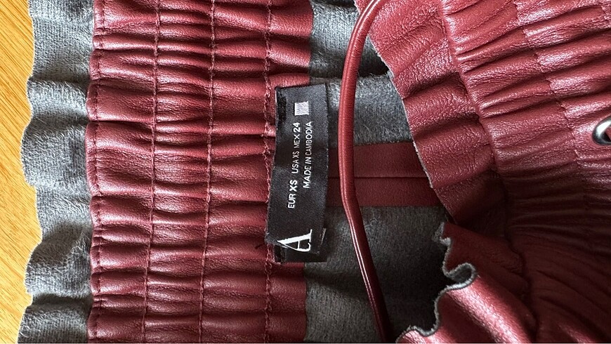 xs Beden bordo Renk Zara deri şort