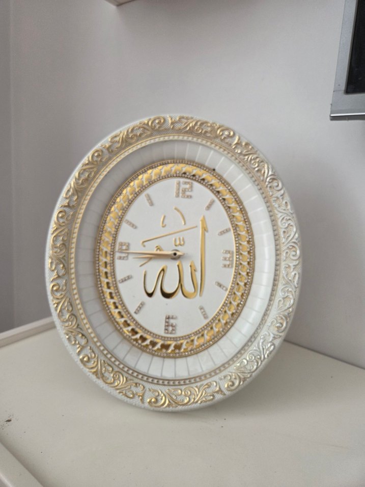 Beyaz Altın Detaylı Oval Duvar Saati - Görsel 3