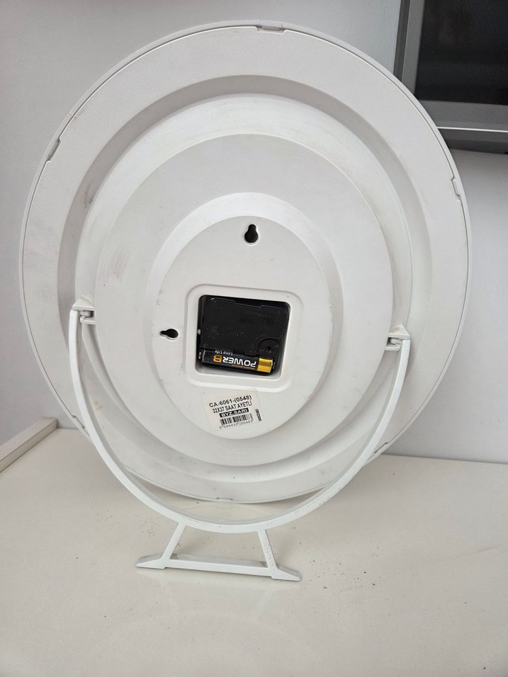 Beyaz Altın Detaylı Oval Duvar Saati - Görsel 2