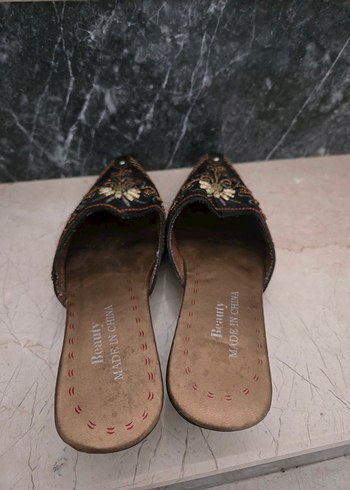 Boncuklu Nakışlı Kahverengi Dolgu Topuk Terlik - Görsel 2