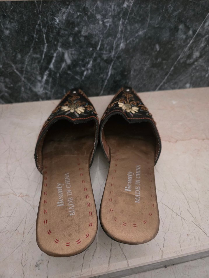 Boncuklu Nakışlı Kahverengi Dolgu Topuk Terlik - Görsel 2