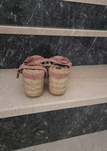 Pembe Süet Kadın Dolgu Topuk sandelet - Görsel 3