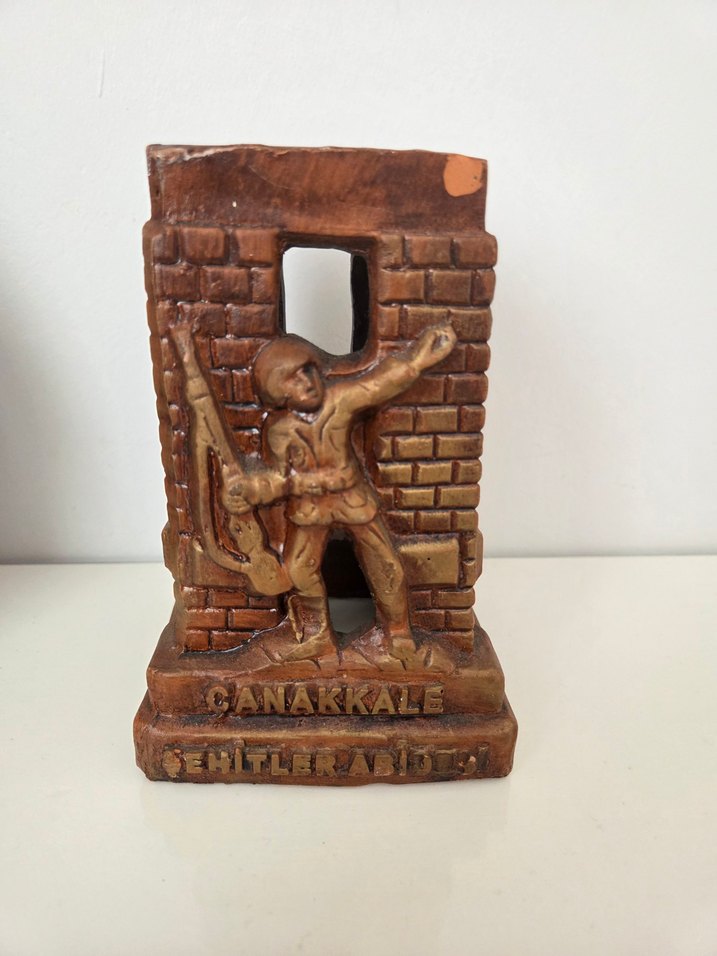Çanakkale Temalı Koyu Altın Figür - Görsel 2