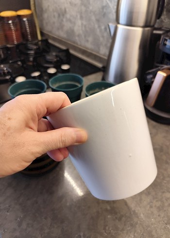 Beden saksı 5 li 3 tanesı plastik 2 tanesi porselen