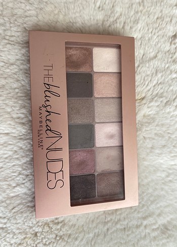 Maybelline the blushed nudes Far Paleti