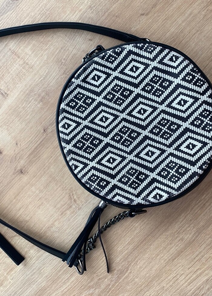 Desenli yuvarlak çanta - Görsel 2