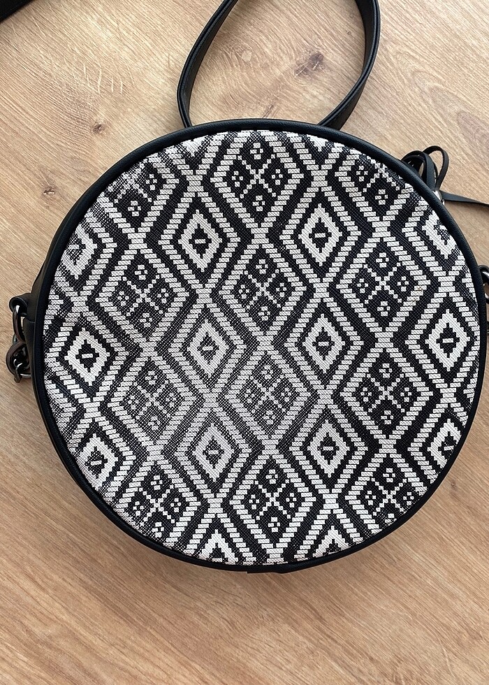 Desenli yuvarlak çanta - Görsel 3