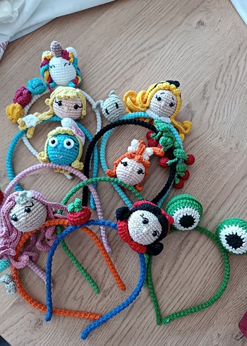 Renkli Nakışlı Örgü Çocuk Taçları