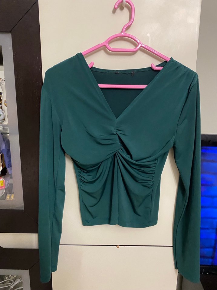 Yeşil V Yaka Pileli Uzun Kollu Bluz - Görsel 3