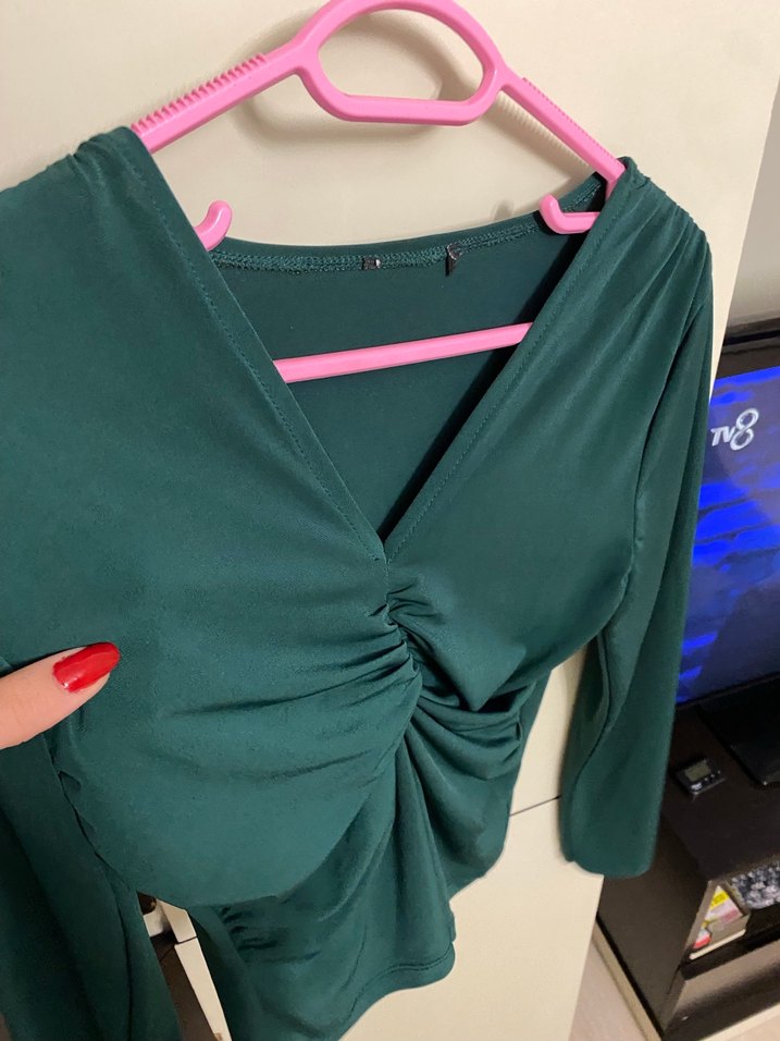 Yeşil V Yaka Pileli Uzun Kollu Bluz - Görsel 4