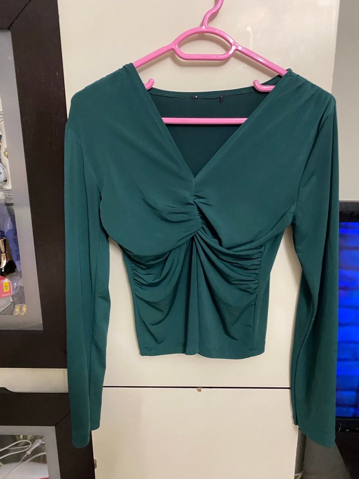 Yeşil V Yaka Pileli Uzun Kollu Bluz - Görsel 2