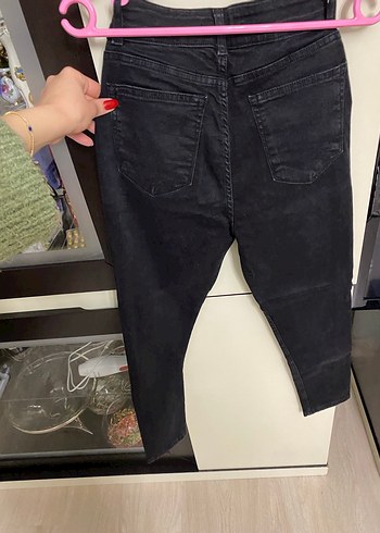 Siyah Kemer Detaylı Dar Kesim Kadın Kot Pantolon - Görsel 5