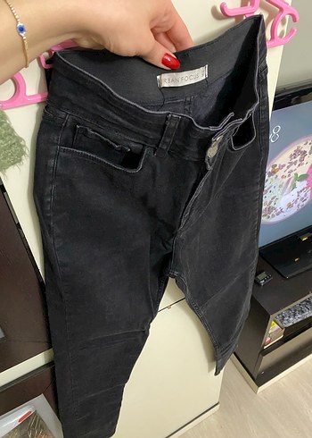 Siyah Kemer Detaylı Dar Kesim Kadın Kot Pantolon - Görsel 3