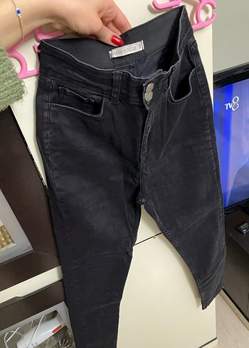 Siyah Kemer Detaylı Dar Kesim Kadın Kot Pantolon - Görsel 4