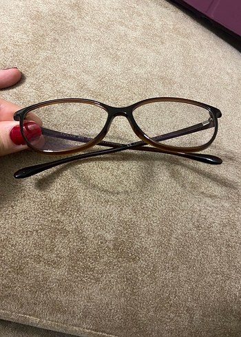 Kahverengi Minimalist Kadın Gözlüğü
Mavi ışık korumalı camı - Görsel 6