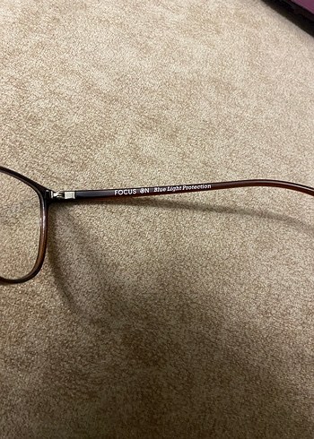 Kahverengi Minimalist Kadın Gözlüğü
Mavi ışık korumalı camı - Görsel 2