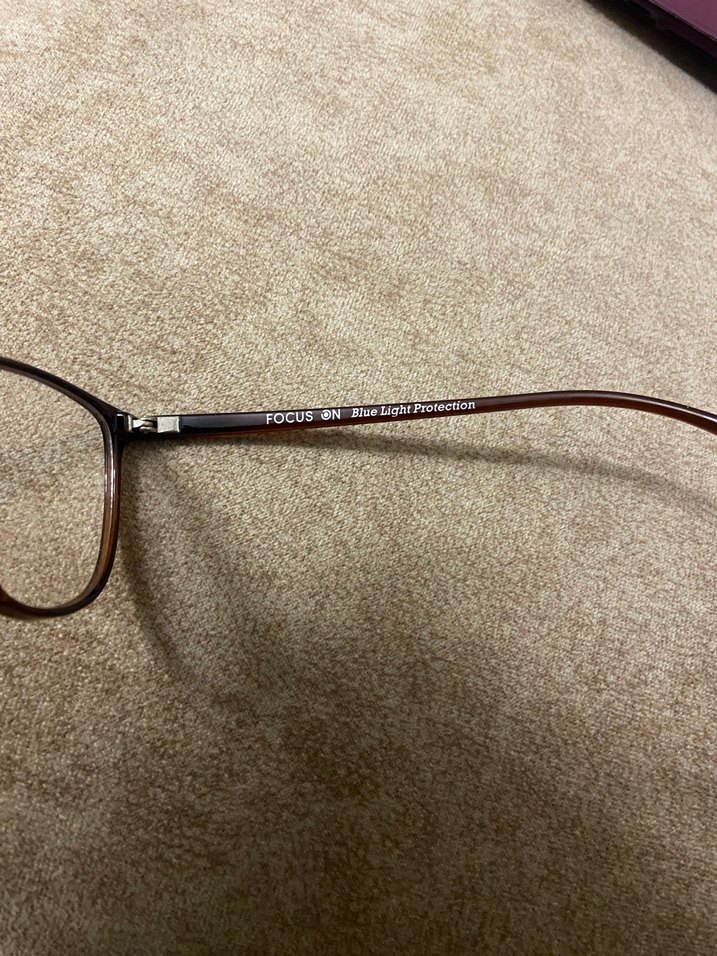 Kahverengi Minimalist Kadın Gözlüğü
Mavi ışık korumalı camı - Görsel 2