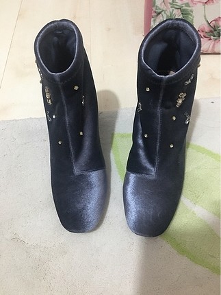 Stradivarius taşlı bot