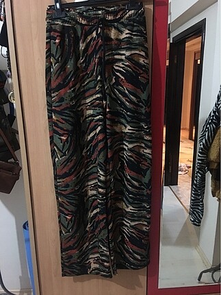 Beli lastikli cep detaylı bol pantolon