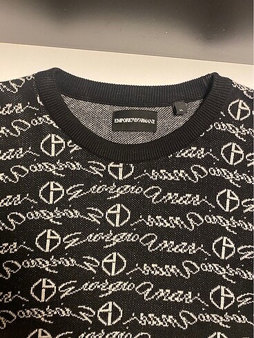 Emporio Armani orjinal armani üst xl altı lastikli gibi olduğu için ben 60 kilo