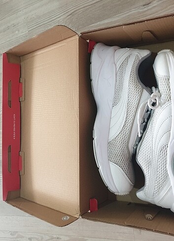 40 Beden beyaz Renk Puma Ayakkabı