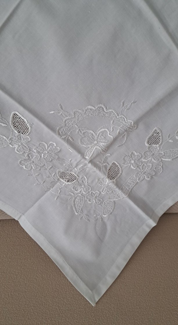 İşlemeli Beyaz Bohça - Görsel 2