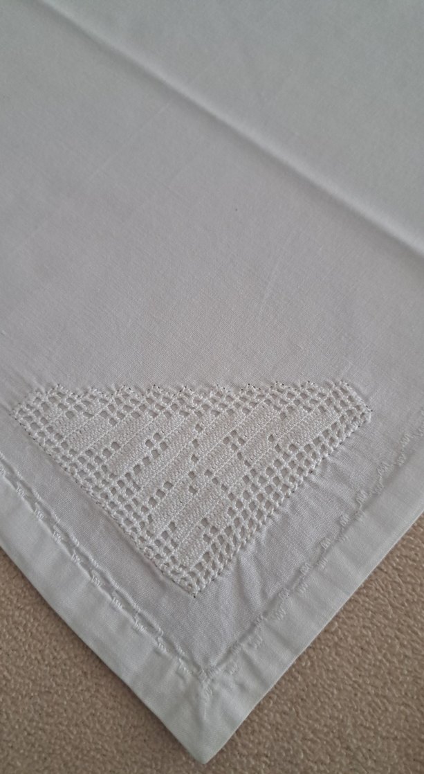 Beyaz nakışlı peçete - Görsel 2