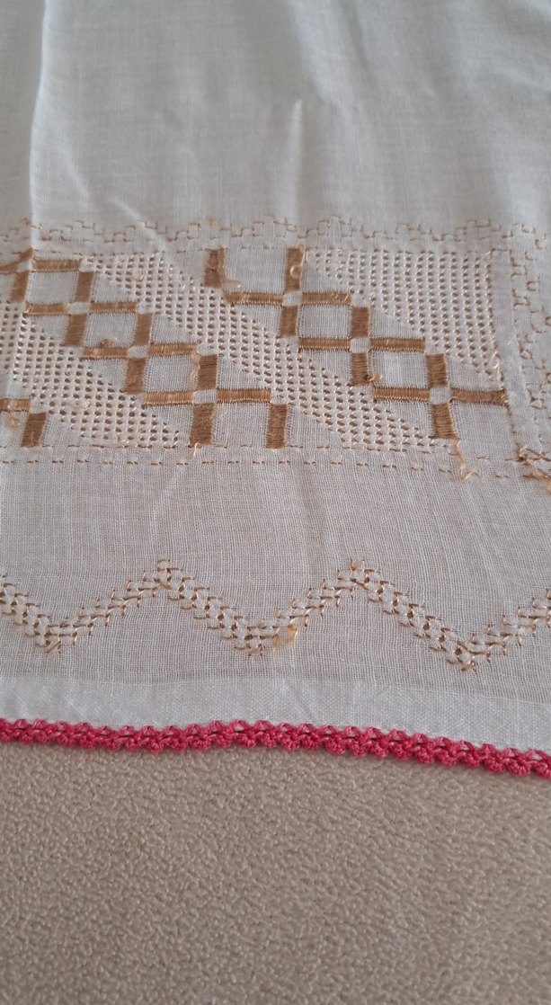 Nakışlı Beyaz Masa Örtüsü - Görsel 2