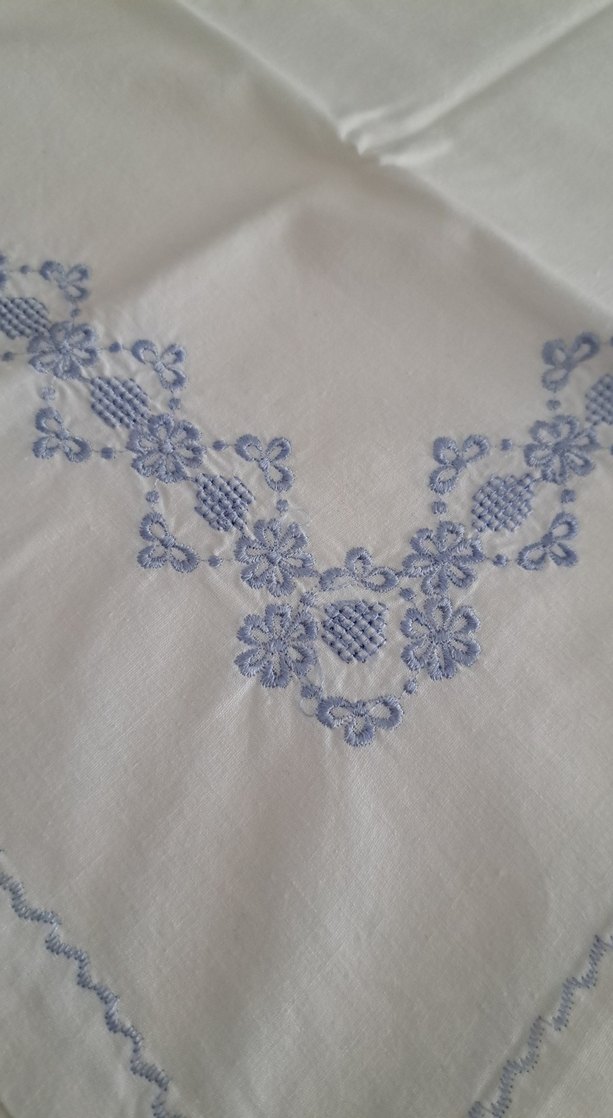 Nakışlı Beyaz Mavi Desenli Bohça - Görsel 2