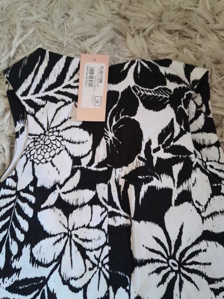 Siyah Desenli Kolsuz Midi Elbise - Görsel 3