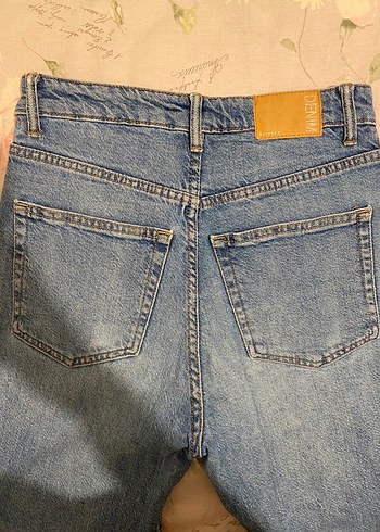 36 Beden mavi Renk Bershka slim mom jean