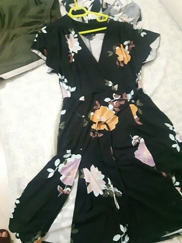 38 Beden Siyah çiçekli elbise