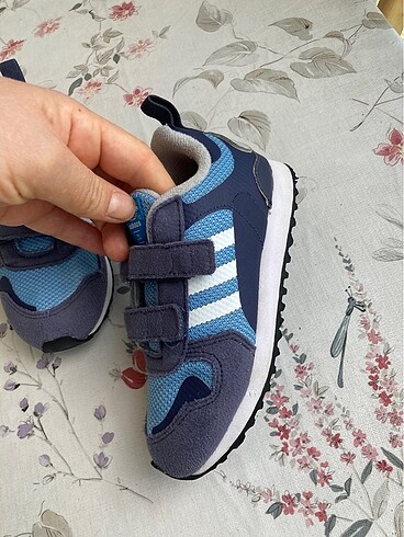 27 numara Adidas ayakkabı