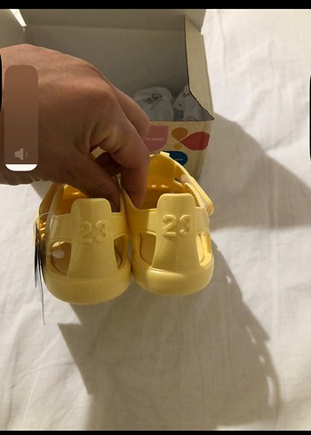 23 Beden sarı Renk İgor sandalet