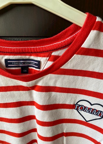 8 Yaş Beden Tommy Hilfiger Kırmızı Çizgili Kısa Kollu Çocuk Tişört