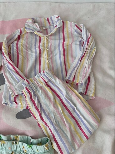 18-24 Ay Beden 2 pijama takımı 2 adet şort