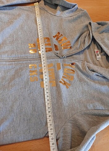 11-12 Yaş Beden 12 yaş şapkalı fermuarlı sweatshirt