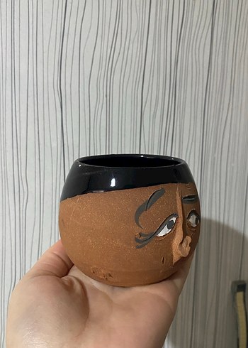 Kahverengi Yüz Desenli Seramik Kupa - Görsel 2