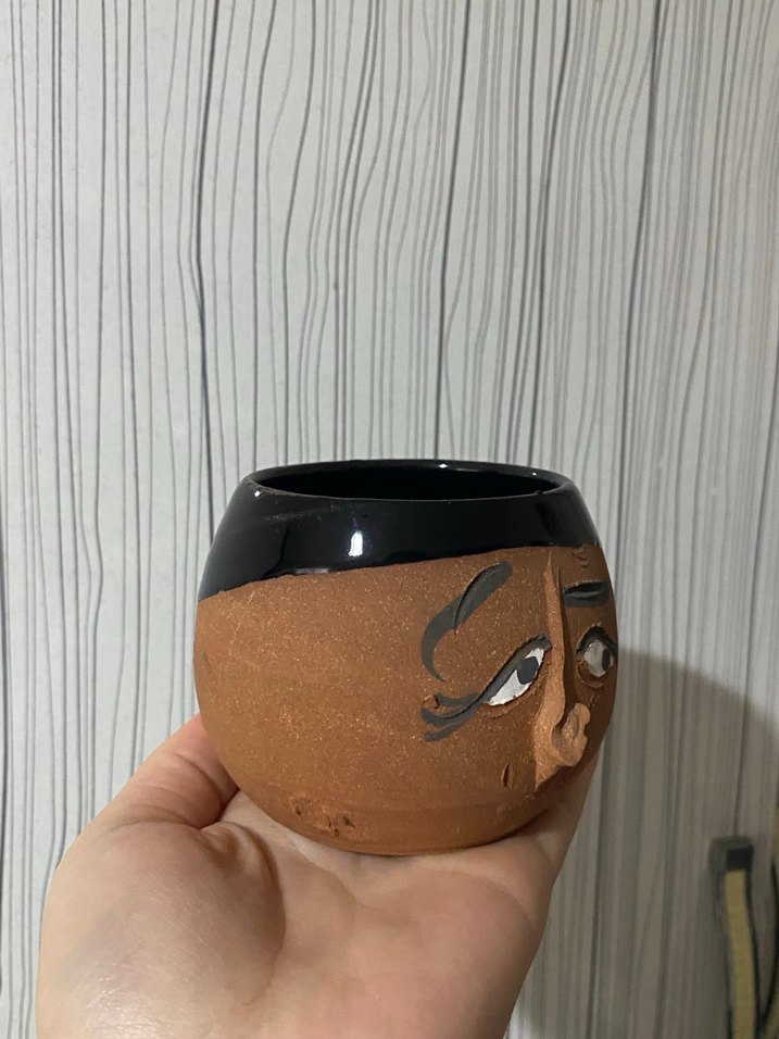 Kahverengi Yüz Desenli Seramik Kupa - Görsel 2